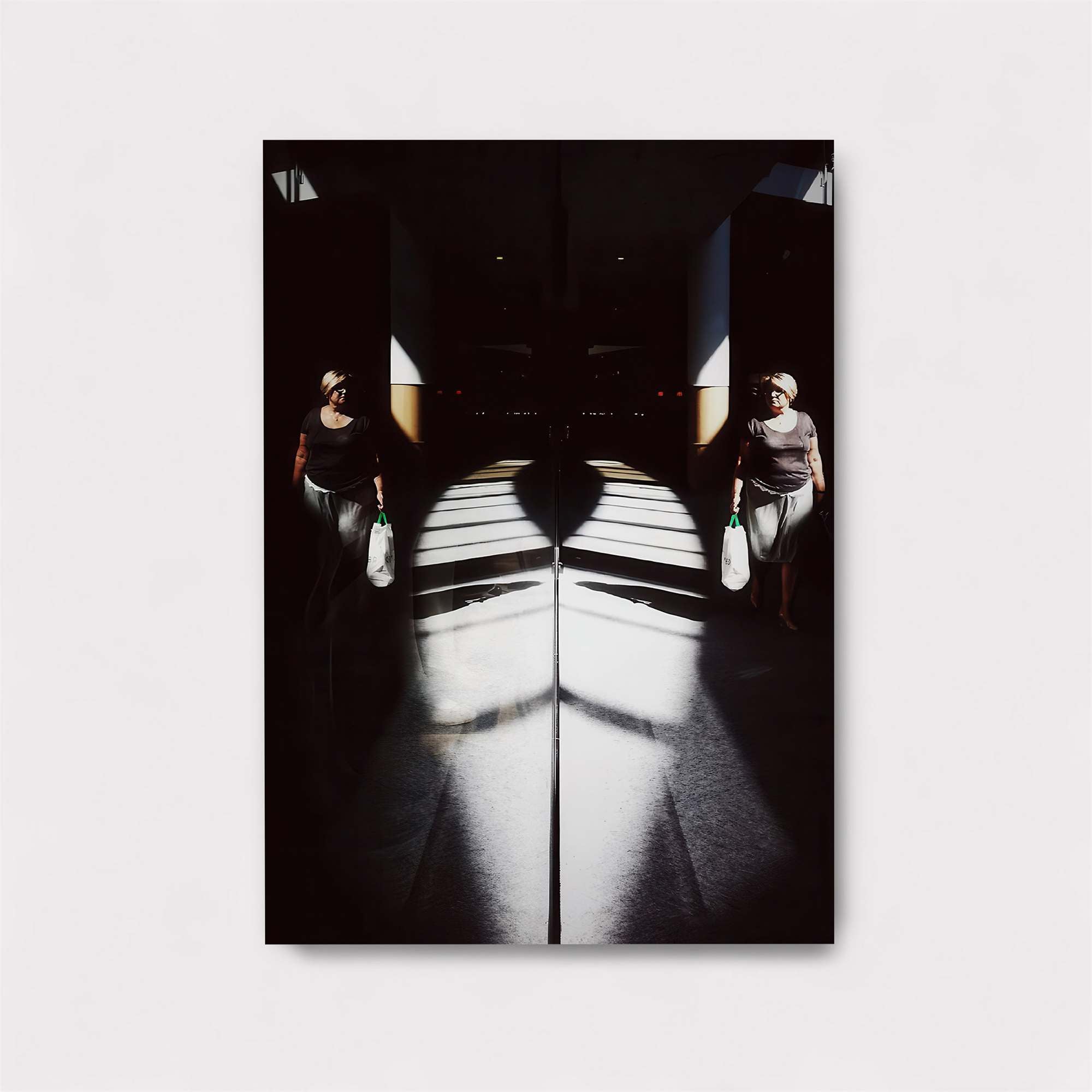 Shadowed Reflection Safe Wall Magnetic / M