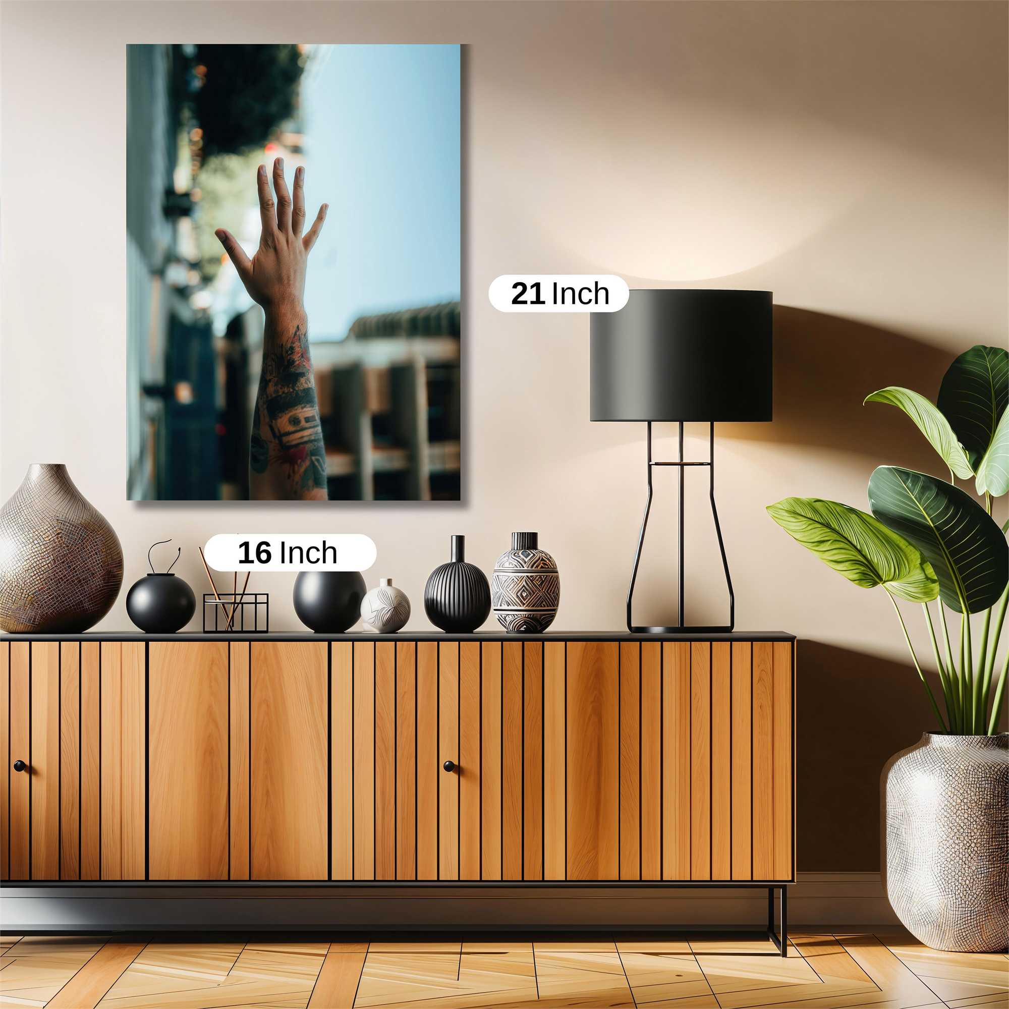 Hand Raised Safe Wall Magnetic / M