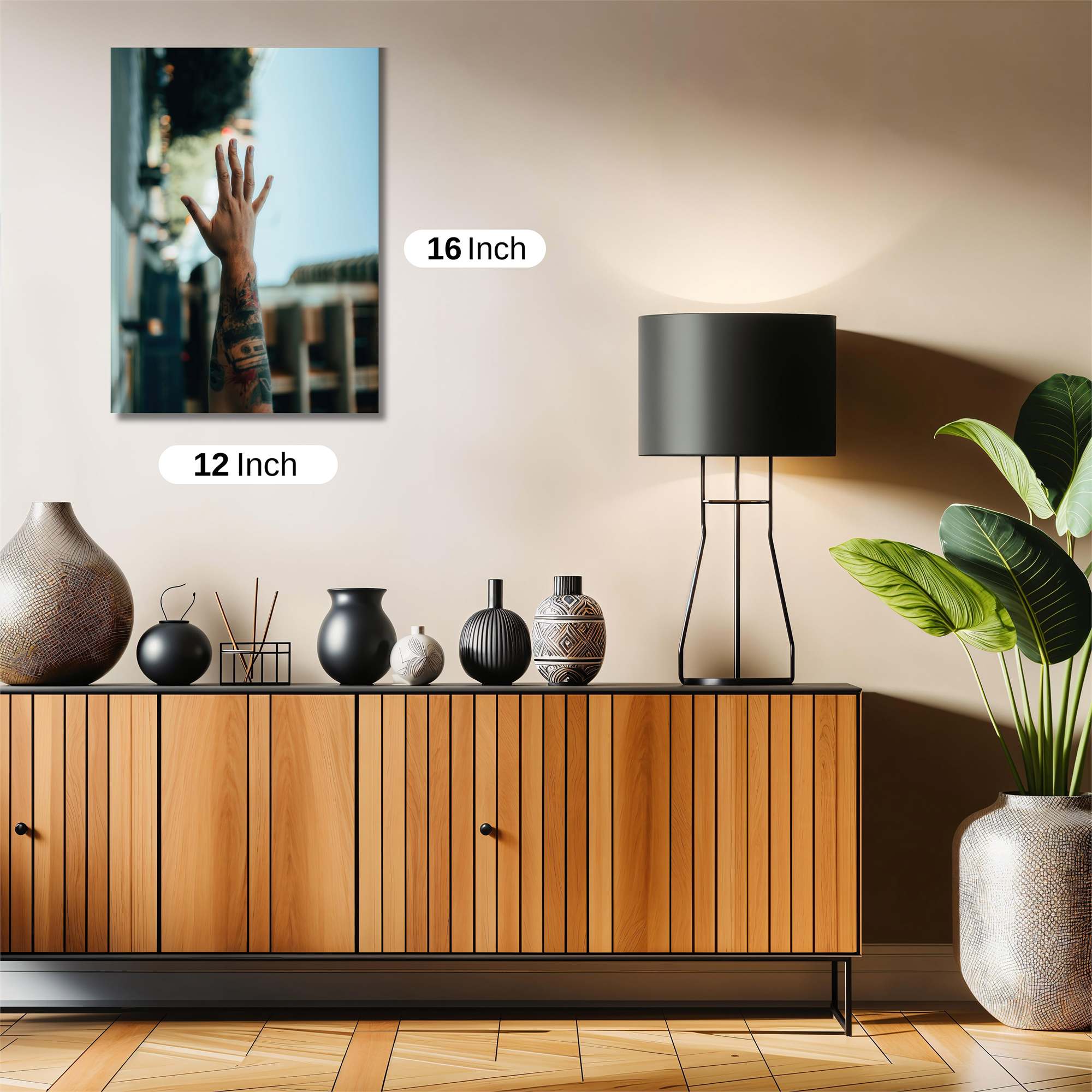 Hand Raised Safe Wall Magnetic / M