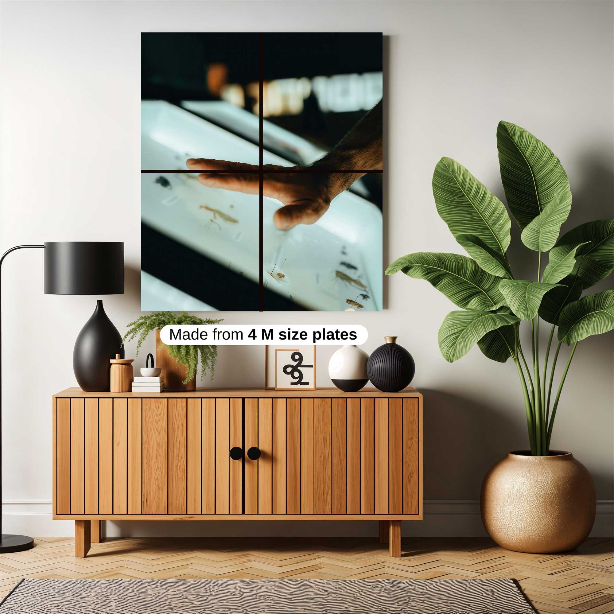 Hand Intrigue Safe Wall Magnetic / M