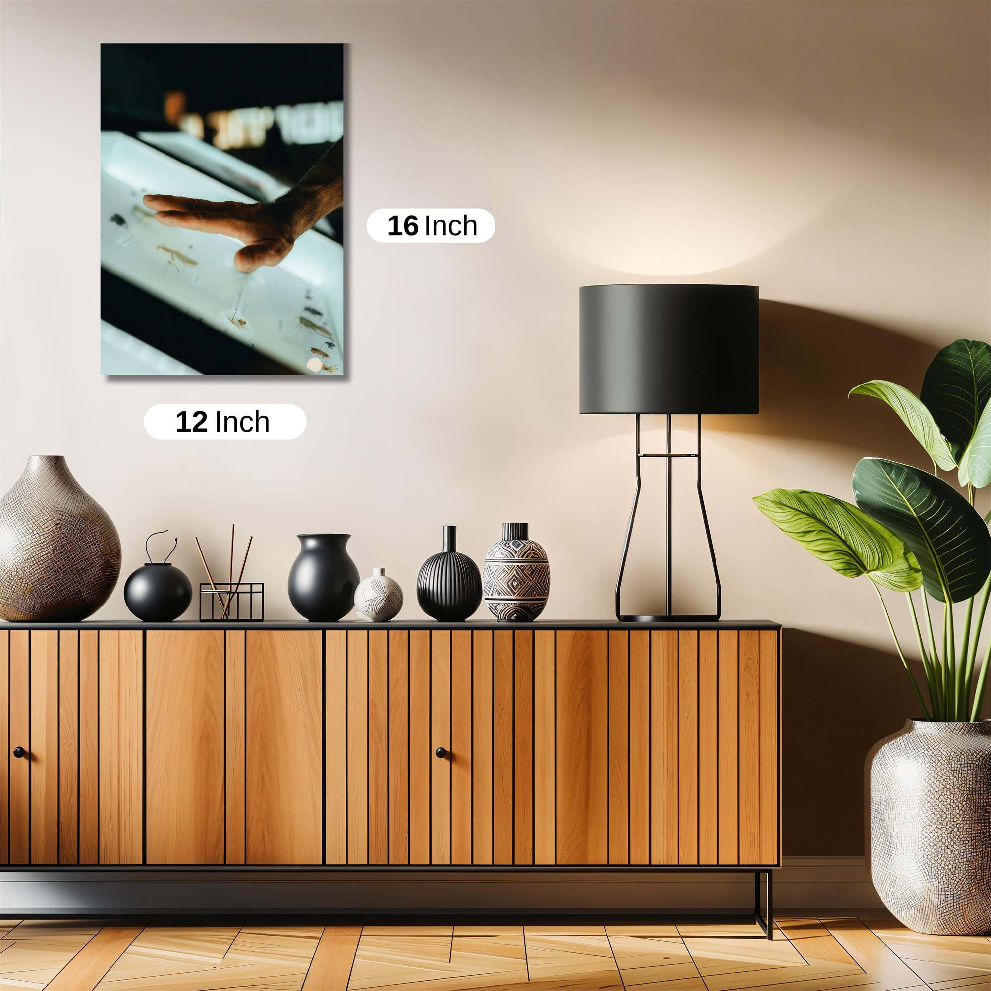 Hand Intrigue Safe Wall Magnetic / M