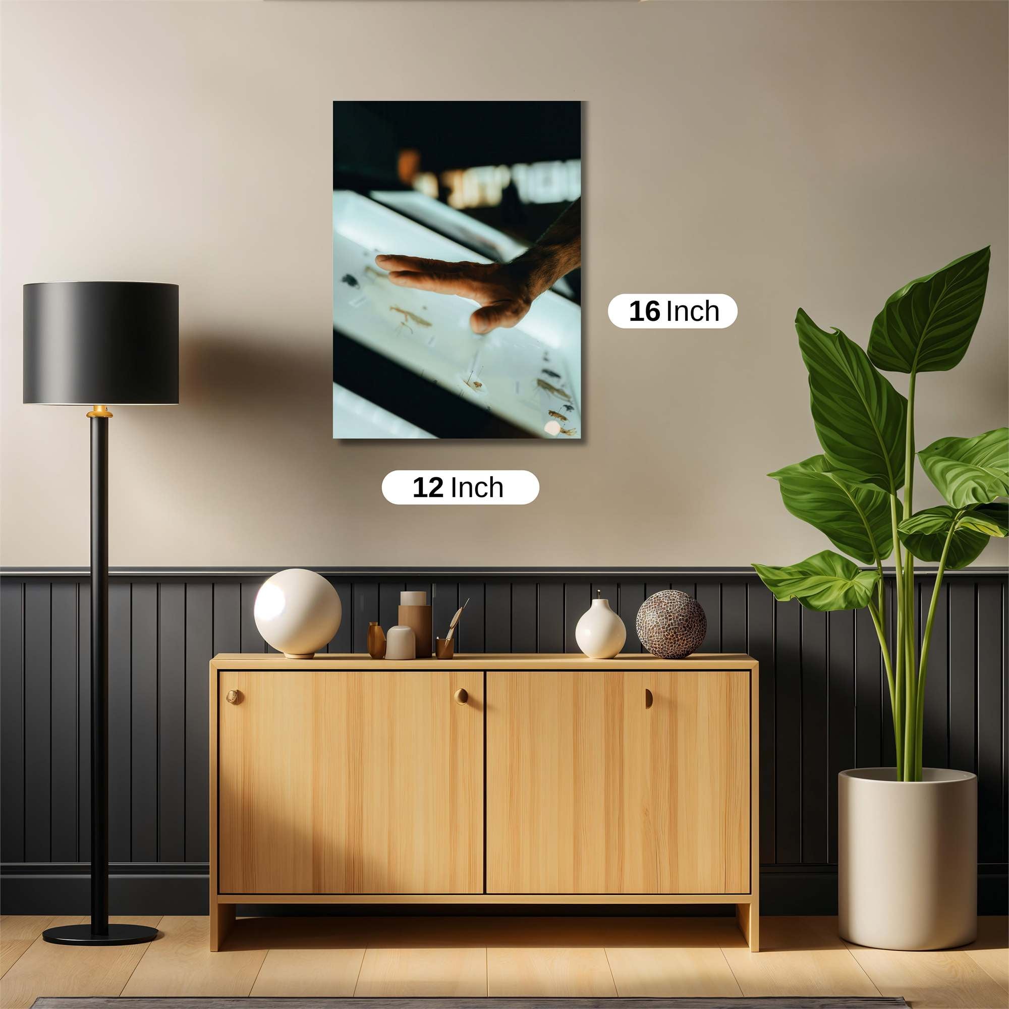 Hand Intrigue Safe Wall Magnetic / M